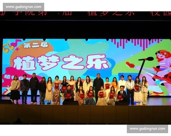 以歌声点亮青春梦想的校园歌咏比赛盛会纪实风采展示与团结奋进精神
